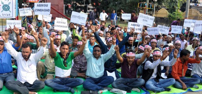 GUWAHATI, NOV, 13 (UNI):- Activists of the All BTC Minority Students Union (ABMSU) staging demonstration in Guwahati on Thursdayto protest against state governments failure to curb Jihadi elements in Assam. They also appealed to the people to maintain peace and harmony. UNI PHOTO-81u