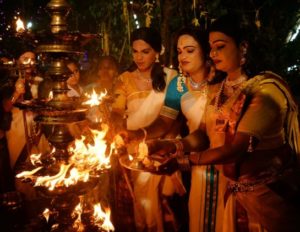 Thousand-of-men-dress-up-as-women-and-worshiping-in-this-kerala-temple