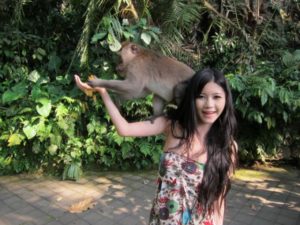 monkeys_flirting_with_a_girl_4