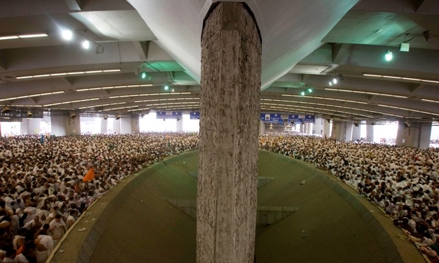 stoning-of-jamarat-at-mina-photos-of-mecca