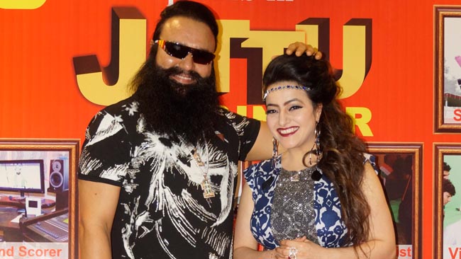 Saint-Gurmeet-Ram-Rahim-Singh-Insan-with-daughter-Honeypreet-Insan