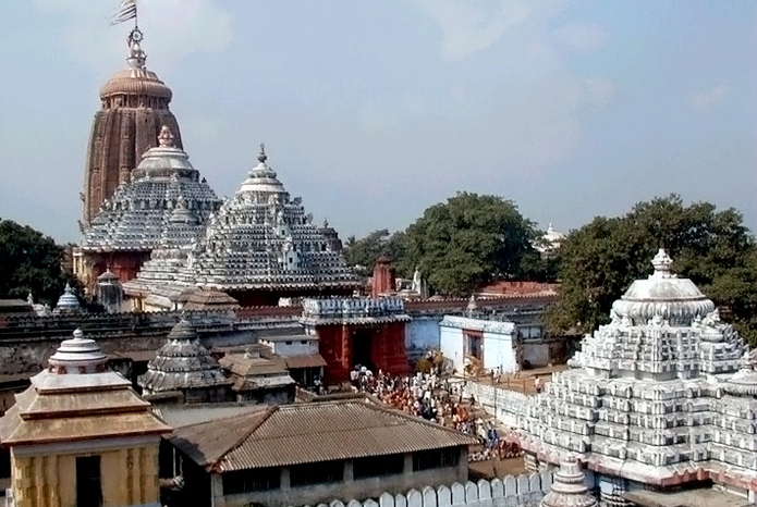 कौन है वो जो इस मंदिर मे काट देता है भक्तो के बाल ?